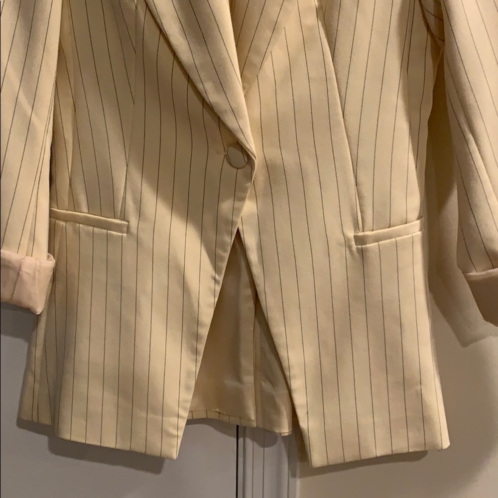 Blazer - Picture 2 of 3